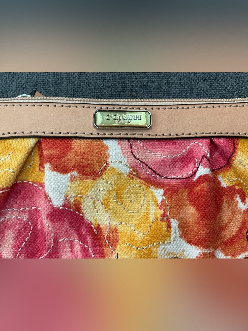 COACH Ashley Vintage Pleated Floral Canvas Wristlet Tan Leather Trim - EUC - Picture 9 of 11